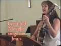 Mozelle Elizabeth sings for Jesus