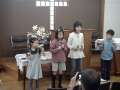 Kids perform "Jesus Loves Me" 