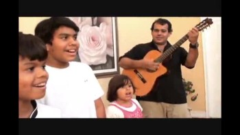 Familia Cardoso singing 