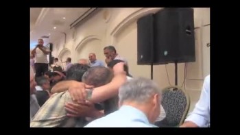 Arabs & Jews Worship together 