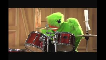 Got it all Backwards. Mary Rice Hopkins sings with GreenGo the puppet. To buy this video go to www.maryricehopkins.com To buy puppet www.puppetswithaheart.com
