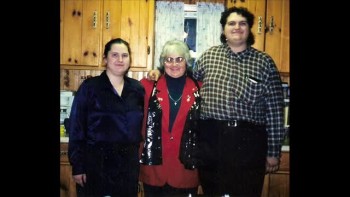 Redone to spell someone's name correctly. While at Brantford Worship Centre the Lord impressed upon my heart to write a song about unity. The title given was Together We Are Stronger. Made a slide show to include family and friends since this song is about unity. Words and music by Linda Conn. Registered with Socan. Vocal, Keybords, Clarinet and movie done by Linda Conn.