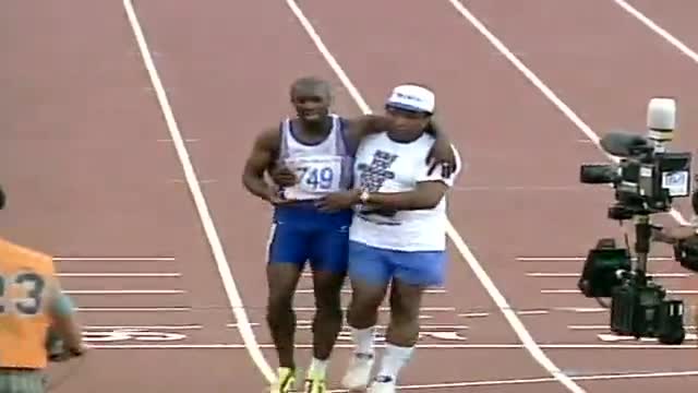 Dad Helps Son Cross Finish Line at '92 Olympics - The Olympics