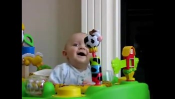 Baby is afraid, then laughs at Mom 