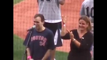 Must-See! Audience Helps Autistic Man Sing National Anthem 