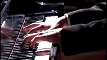 Christian Pianist wows audiences with his ability to play piano! 