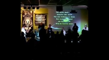 Sunday Night Alive Cafe Worship Lead By Robby Swaisgood at Broken Chains Church in The Woodland Mall in Bowling Green Ohio<br />https://www.myspace.com/bccbrokenchainschurch<br />https://www.brokenchainschurch.org<br />https://www.facebook.com/bccbrokenchainschurch<br />https://twitter.com/bccbrokenchains<br />https://www.ustream.tv/user/brokenchainschurch