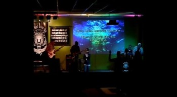 Sunday Night Alive Cafe Worship Lead By Heather Spinelli at Broken Chains Church in The Woodland Mall in Bowling Green Ohio<br />https://www.brokenchainschurch.org<br />https://www.facebook.com/bccbrokenchainschurch<br />https://twitter.com/bccbrokenchains<br />https://www.ustream.tv/user/brokenchainschurch<br />https://brokenchainschurch.tumblr.com/