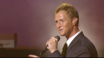 Ernie Haase and Signature Sound - He Made a Change [Live] 