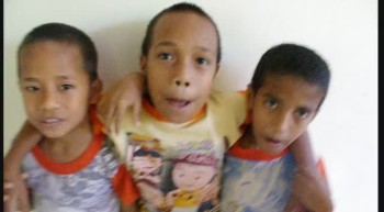 Roslin Orphanage Kids Beat Boxing in Indonesia 