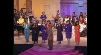 John Starnes, Ann Downing, Tanya Goodman Sykes, Debra Talley, Kelly Nelon, Jeanne Johnson, Sue Dodge and Candy Hemphill Christmas - Look What The Lord Has Done [Live] 