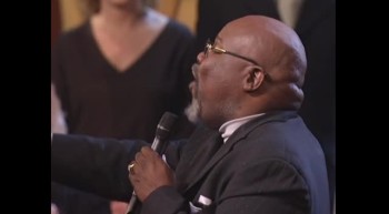 Lynda Randle, Mom Winans, Vestal Goodman and Bishop Jakes - His Eye Is on the Sparrow
Live performance!!!
Buy it now:  https://www.amazon.com/Sparrow-Original-Performance-Background-Vocals/dp/B006H1LOJW/ref=sr_1_1?ie=UTF8&qid=1355947713&s=dmusic&sr=1-1