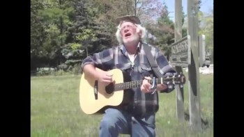 Homeless Man With Beautiful Voice Sings Amazing Grace 