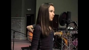 11 Year-Old Girl Sings a Breathtaking Version of a Christian Song  