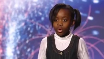 Adorable 10 Year-Old Brings the Crowd to Their Feet With Her Singing 
