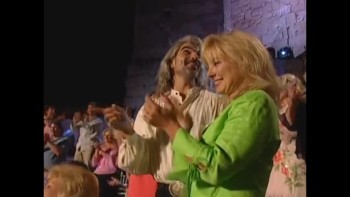 Bill & Gloria Gaither -Moses, Take Your Shoes Off  [Live] 