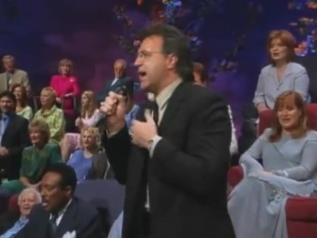 Bill & Gloria Gaither - When They Ring the Golden Bells (feat. Stephen Hill) [Live] 