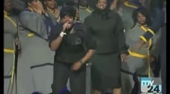 Fantasia and Her Mother Give an Anointed Gospel-Duet Performance 