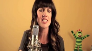 AWESOME Mom Raps About Motherhood Really Fast! 