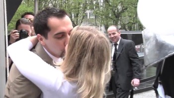 Couple Married at a Courthouse Get a Surprise Reception from Strangers 