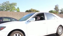 Man Cheers Up People in Traffic by Singing an Old Classic