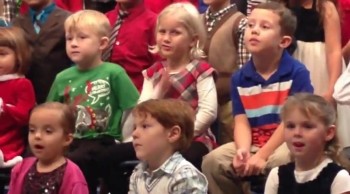 Little Girl Surprises Deaf Parents During Holiday Concert by Signing It for Them 
