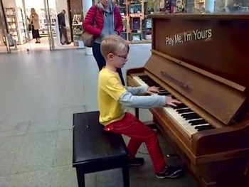 An 8-Year-Old Gives An Amazing Impromptu Classical Concert. . .in a Train Station!!! 