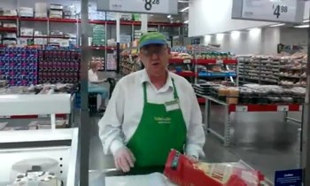 Sam's Club Worker Breaks into Song at the Check-Out 