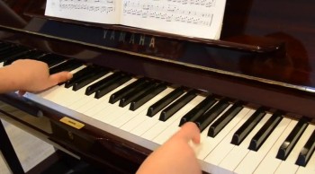 Disabled Teenager Plays Classical Piano with 4 Fingers 