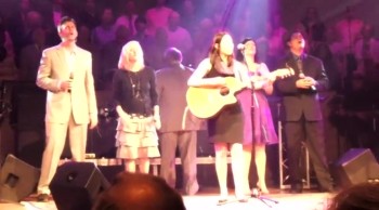 Lead vocalist and guitarist Victoria Salazar and the rest of Aloma (Baptist) Church's praise ministry nearly blows the roof off the sanctuary with this one!  Aloma continues to worship the Lord.