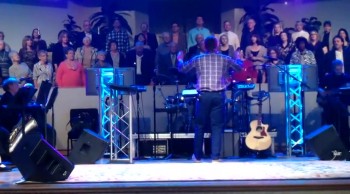 Aloma Baptist Church's choir sings Joe Pace's "Lift The Savior Up".  Aloma continues to worship the Lord.