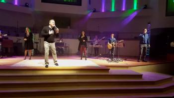 Aloma Baptist Church's praise team and choir leads in singing Fee's "Glory To God Forever".  Aloma continues to worship the Lord.