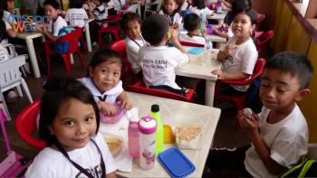 Avec les enfants des Philippines, ERDA 