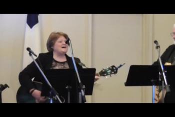 Deb Levels and the Metro Praise Band sings 'Promises One By One' 