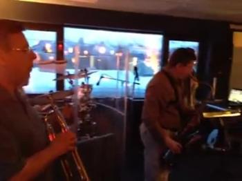 "He Lives" played by Oasis Christian Jazz Band in Alaska. Dixieland style with solos by Dave Taylor and others. Enjoy!