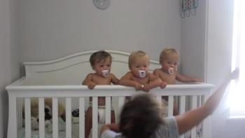 Mom entertains triplets with hilarious dance moves 