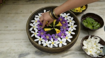 Decorating urli with season flowers 