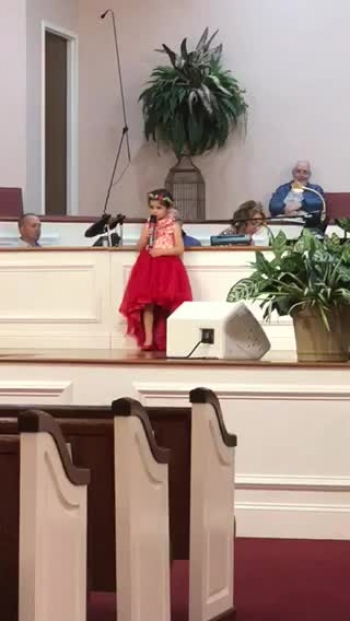 Adorable 5 Year Old Singing Silent Night at Church 