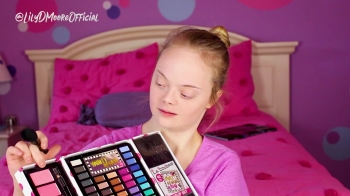 In this video, I put on makeup... with NO MIRROR! 😮 <br /><br />"Here I Am" Music Video by Dolly Parton & Sia: https://www.youtube.com/watch?v=MPg0V7M1J9g<br /><br />@LilyDMooreOfficial <br />www.facebook.com/lilydmooreofficial<br />www.lilydmoore.com