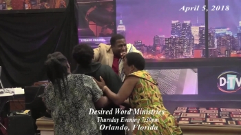 Prophet Ricardo McCallum - prayer for someone during service