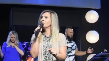 Pastor Amanda Crabb - We Need To Pray !!!!
