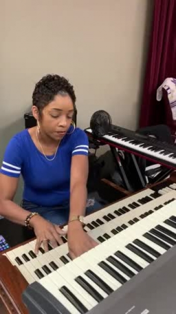 Experience the anointed sound, as this anointed vessel of God, demonstrated to us, what it means according to the Word of God, to play skillfully. Enjoy. 