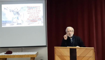 Fernand Saint-Louis - Le Voyage de Chrétien - Partie 14<br />CHRÉTIEN est rendu dans la Vallée de l'Humiliation... CHRÉTIEN se trouve dans de grandes détresses; car à peine est-il rendu là, qu'il aperçoit de loin le plus grand ennemi des âmes, nommé APOLLYON.<br />Le VOYAGE DE CHRÉTIEN #14<br />L'enregistrement vidéo et le montage par Diane Gingras. <br />La projection sur écran par Louise Couture.<br />3 novembre 2019<br />www.gbrs.org