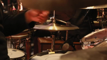 <p>Listen to Passion Music sing Jireh in this live performance.</p>
