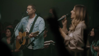 <p>Watch Hillsong Worship perform "Clean".</p>
