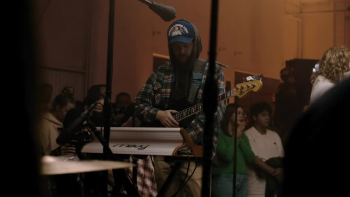 <p>Watch Hillsong Worship perform "On Repeat"</p>
