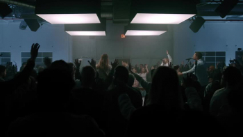 <p>Enjoy Hillsong Worship performing "Goodness Of God".</p>
