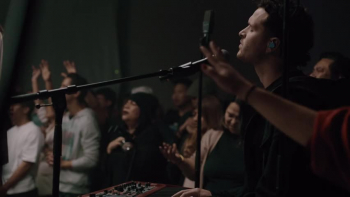 <p>Watch Hillsong Worship perform "Waiting Here For You".</p>
