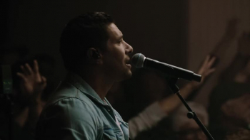 <p>Listen to Hillsong Worship perform "A Thousand Hallelujahs".</p>
