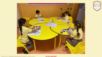 In Nursery / FS1 we are learning all about Primary colours and the fun we can have with them. Did you know you can make purple if you mix red and blue?! We did some amazing activities with our teachers.